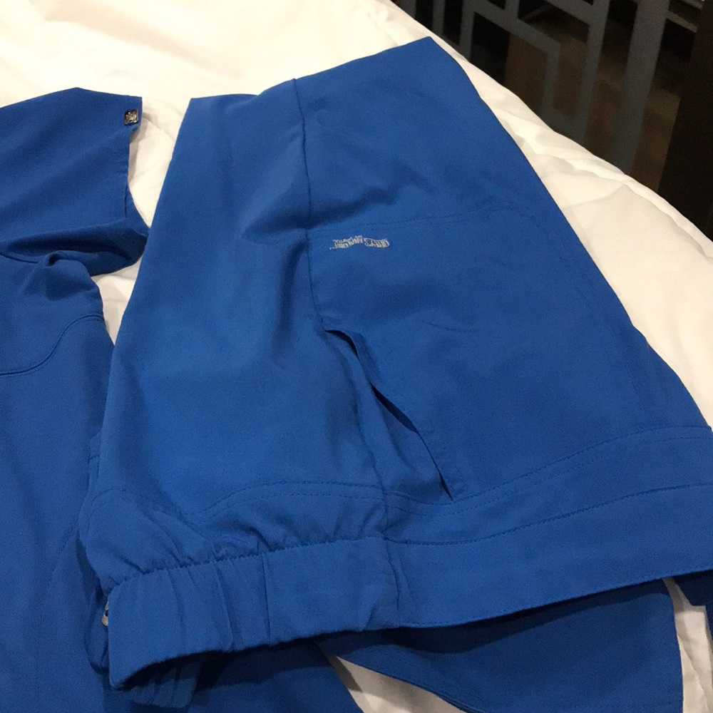 Beautiful scrub set is more like a royal blue